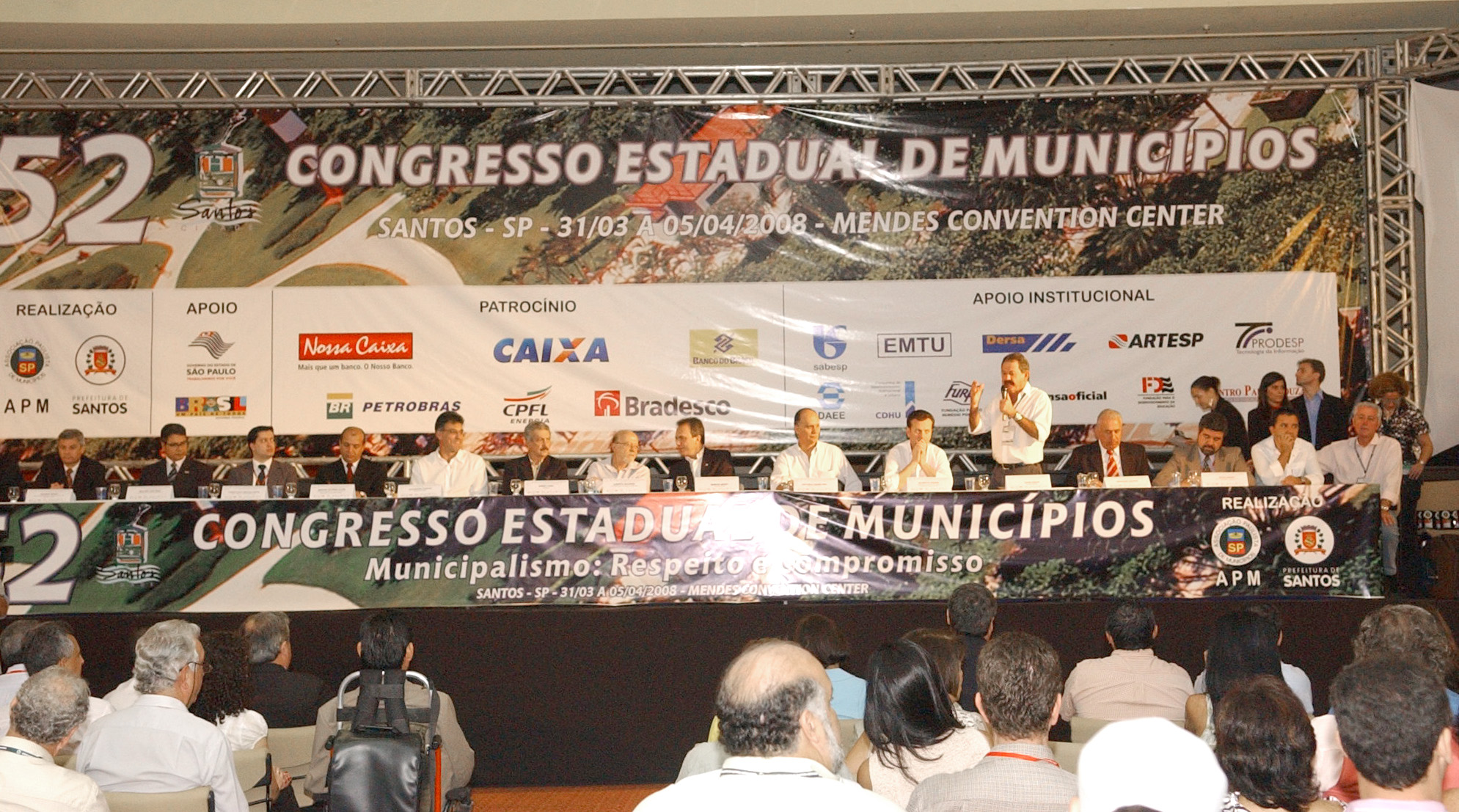Encerramento do 52 Congresso de Municpios, realizado no Mendes Convention Center, em Santos<a style='float:right;color:#ccc' href='https://www3.al.sp.gov.br/repositorio/noticia/04-2008/congresso 2-LEGENDA.jpg' target=_blank><i class='bi bi-zoom-in'></i> Clique para ver a imagem </a>